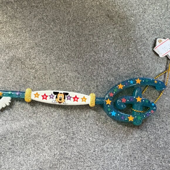 Special Edition- Disney, Collectable Key- 'From our family to yours' 2020 - Picture 3 of 4